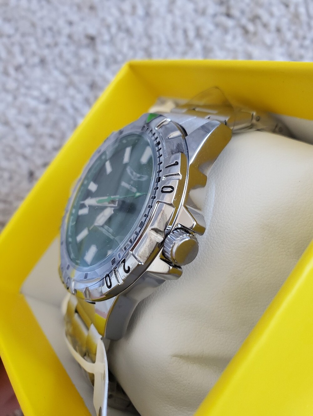 Mens Invicta - Picture 2 of 4